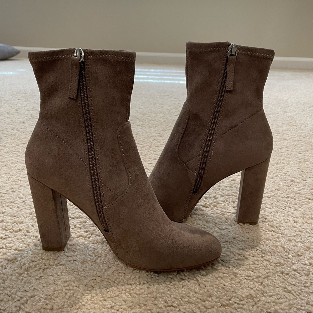 Steve Madden NEW Block Heel Bootie Beige/Tan Suede Sz 8
